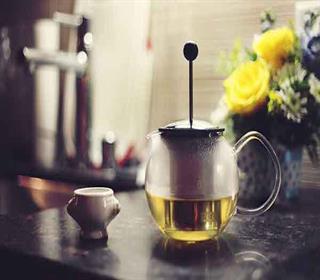 شش نوشیدنی را برای بهبود کیفیت خواب، وارد رژیم تان کنید